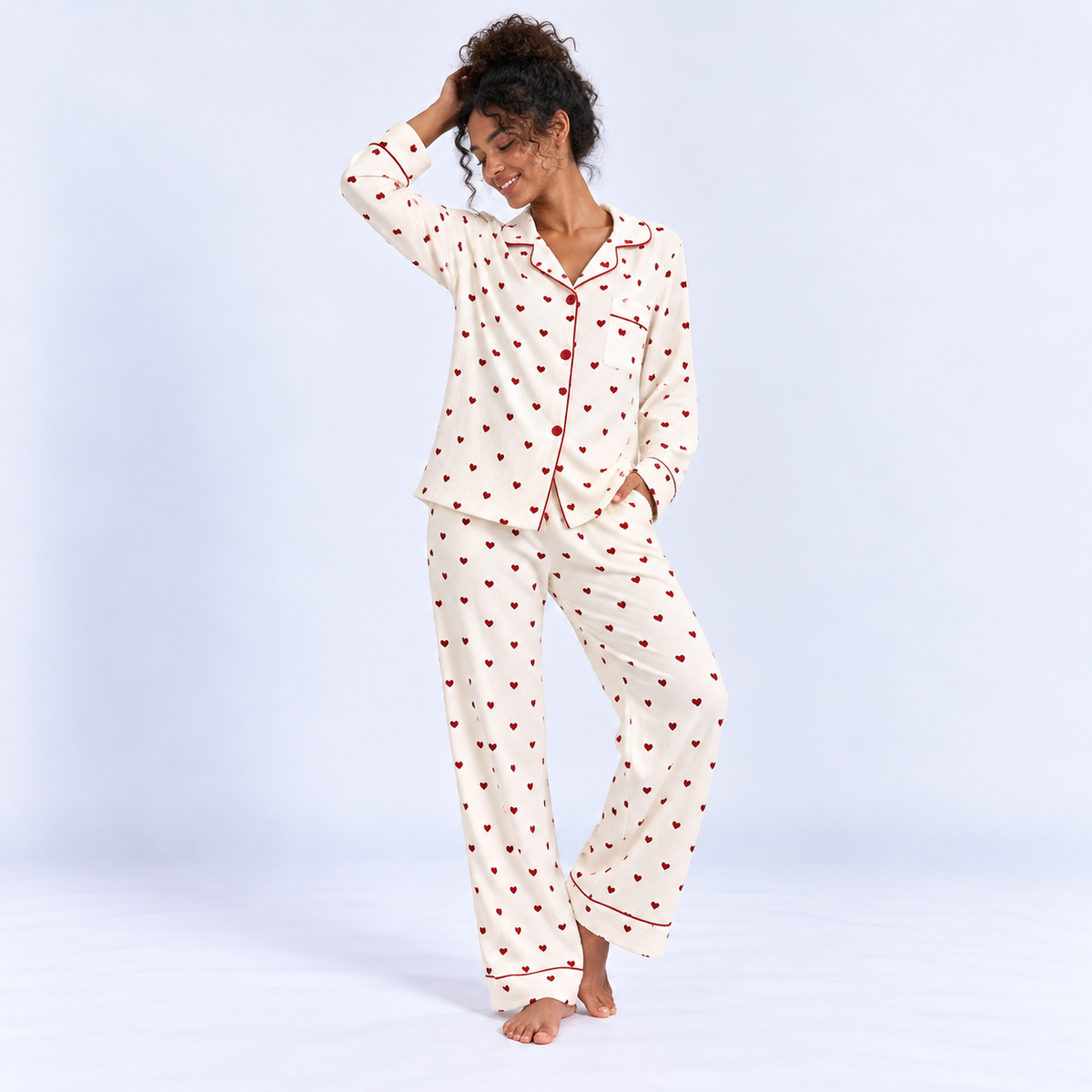 Pyjama long femme blanc à petits cœurs rouges