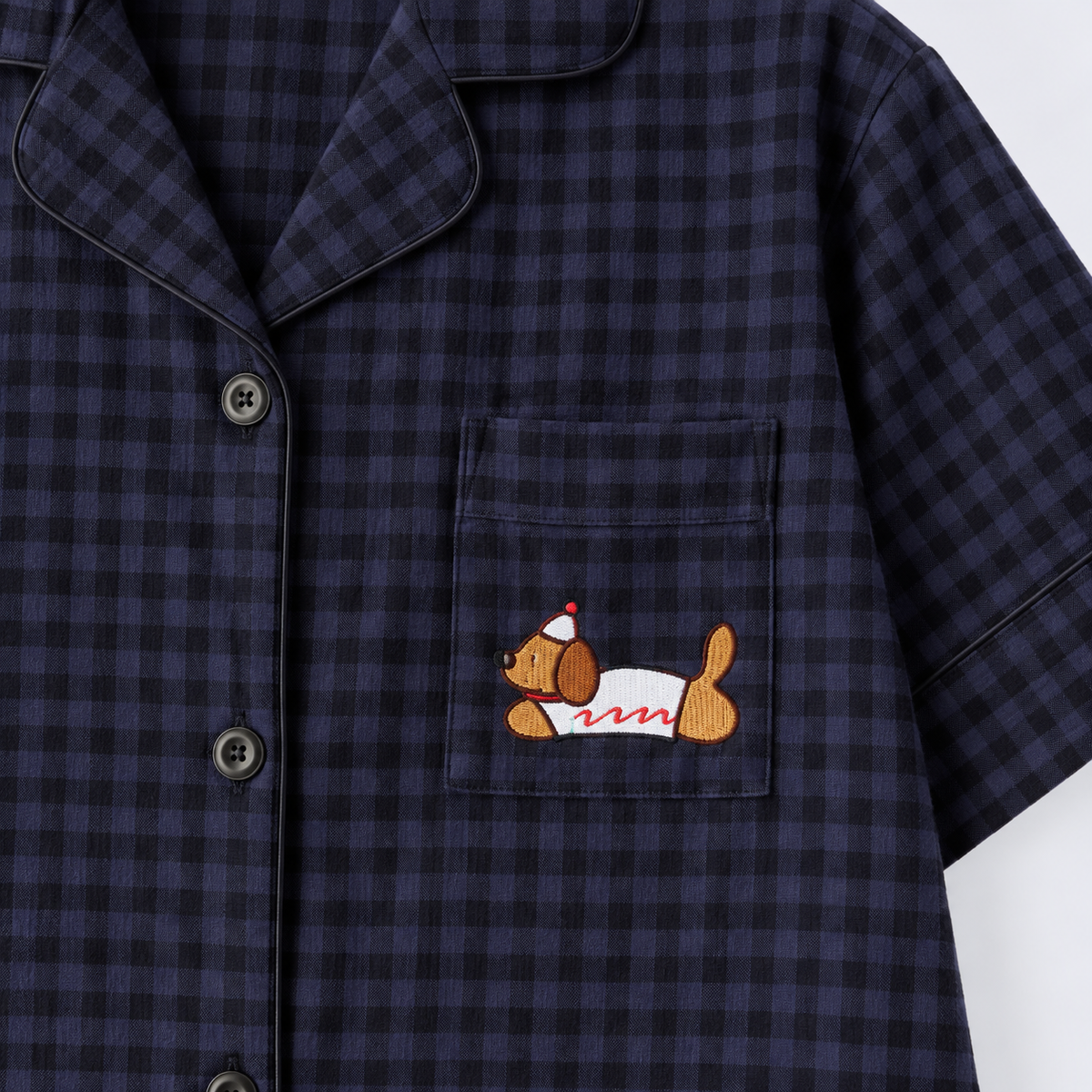 Pyjama short femme bleu marine à carreaux, chien brodé