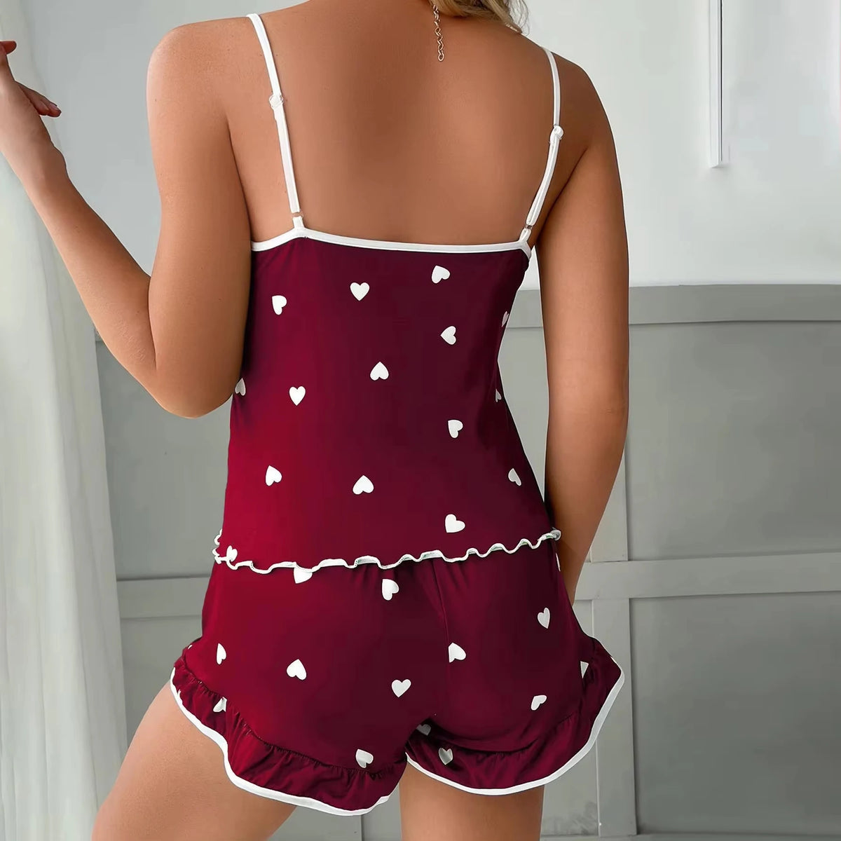 Pyjama short femme à petits cœurs et fines bretelles