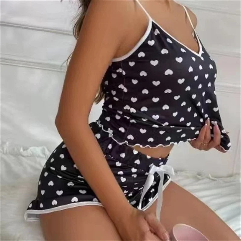 Pyjama short femme à petits cœurs et fines bretelles