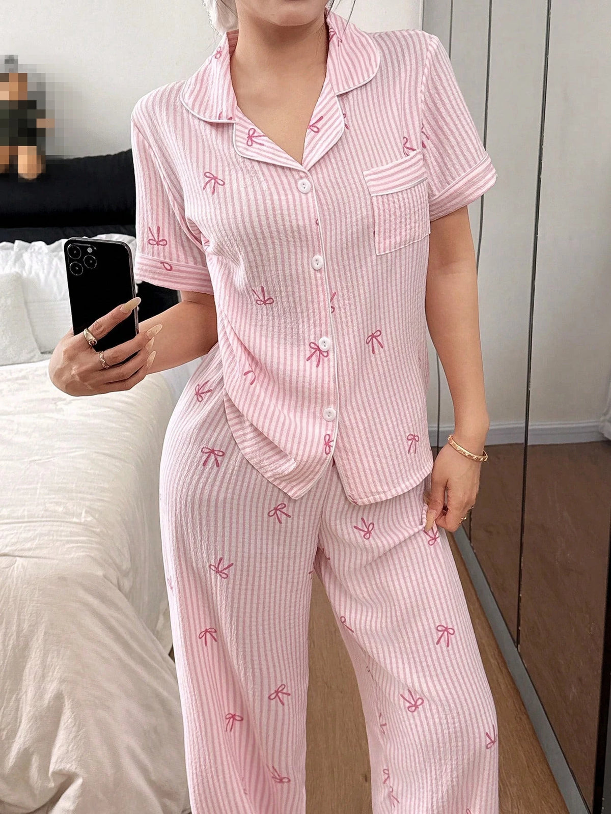 Ensemble pyjama femme rose rayé à petits nœuds