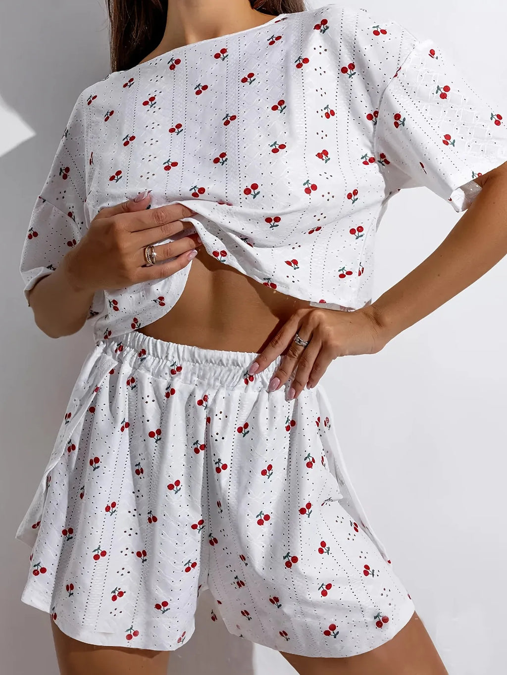 Pyjama short femme à imprimé cœur ou cerise