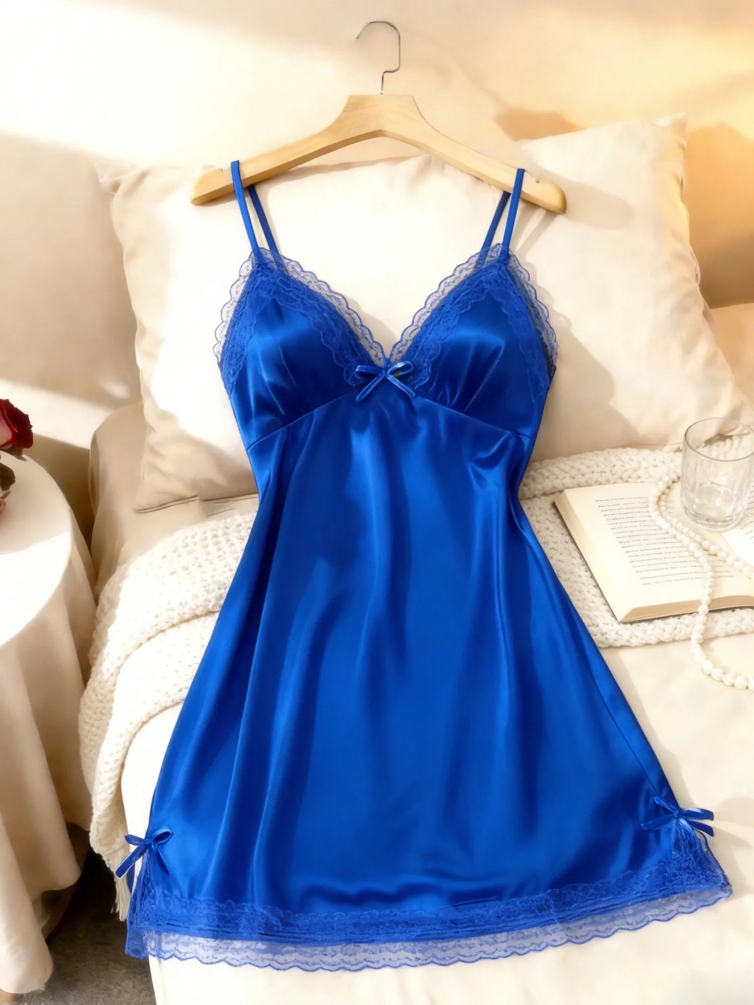 Nuisette femme satinée à dentelle