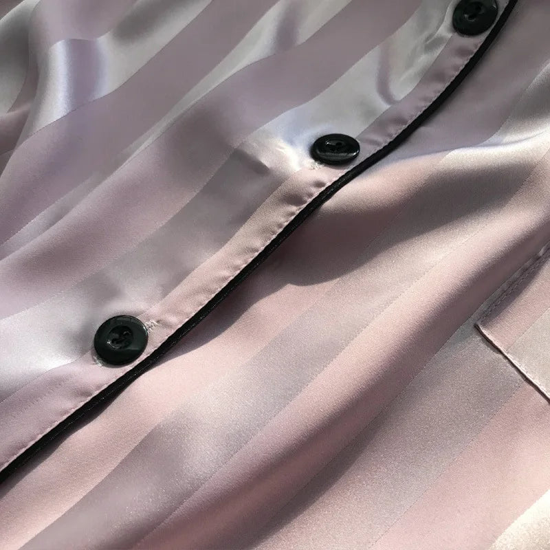 Pyjama femme satiné à rayures avec short