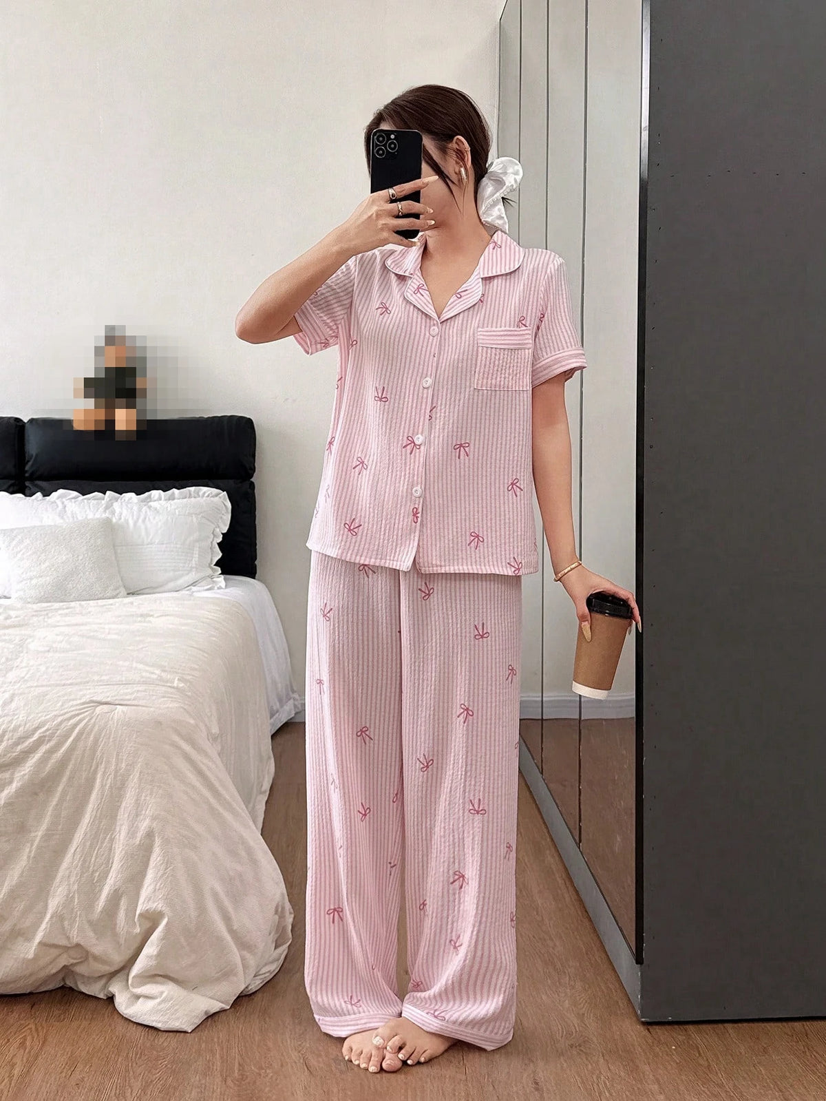 Ensemble pyjama femme rose rayé à petits nœuds