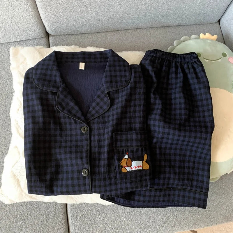 Pyjama femme bleu marine à carreaux avec chien brodé