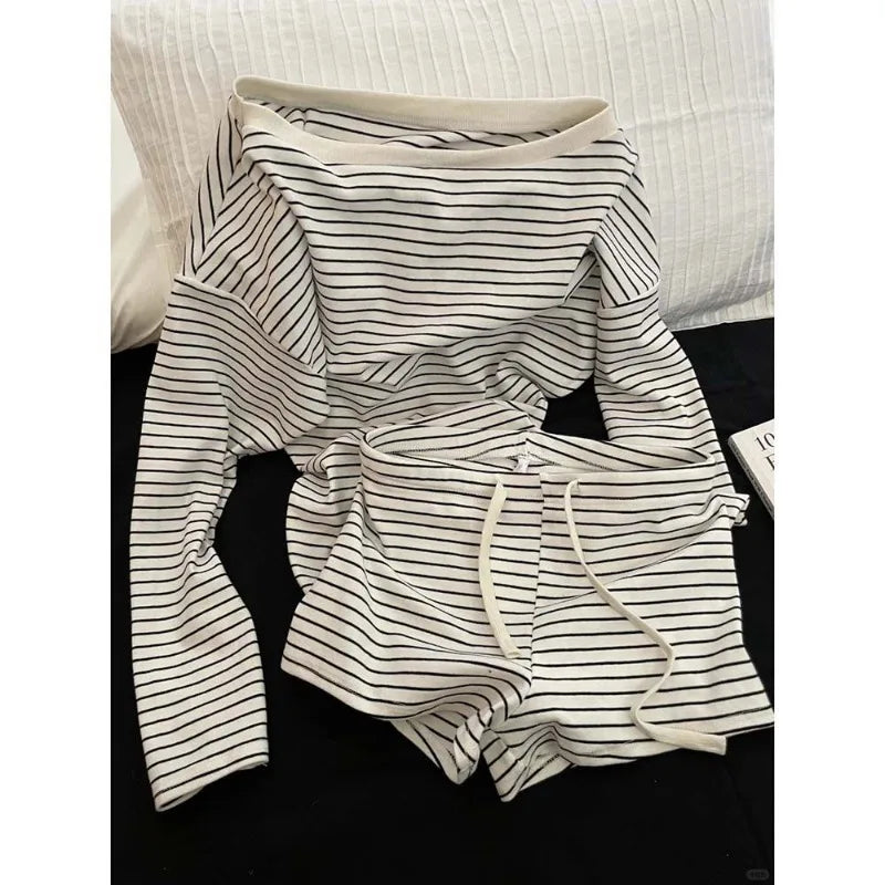 Ensemble pyjama femme rayé avec manches longues et short