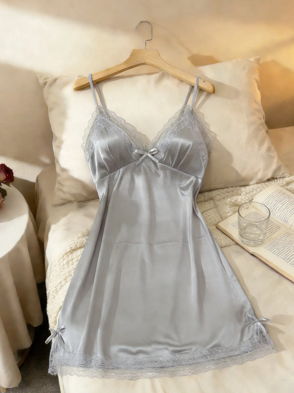 Nuisette femme satinée à dentelle