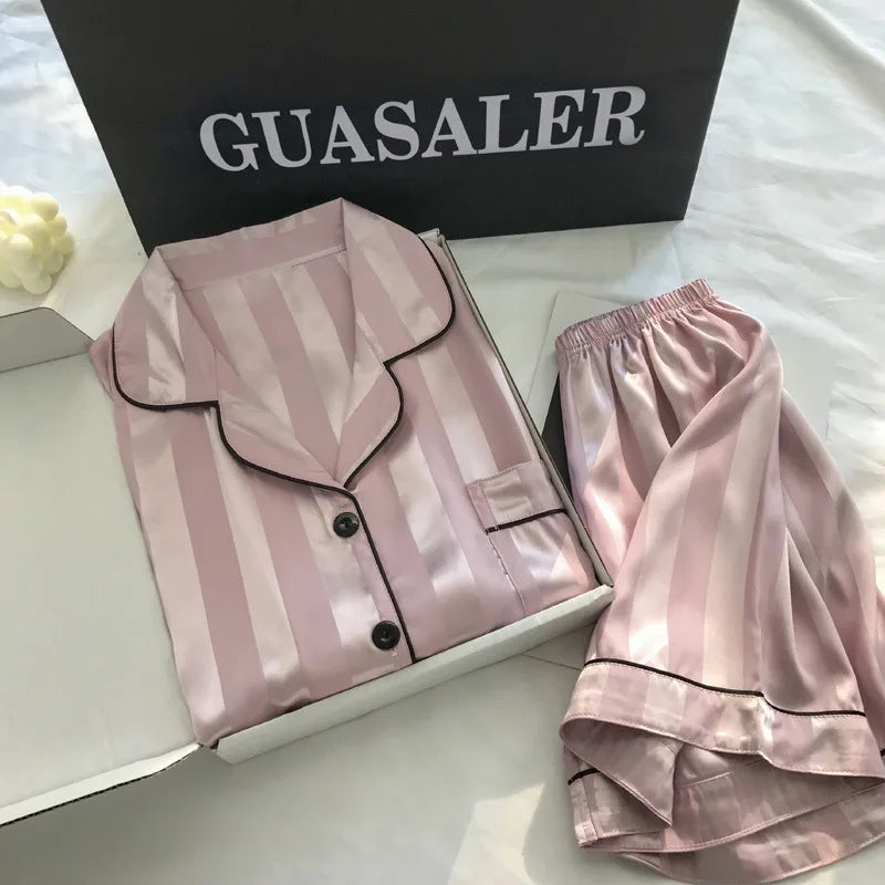 Pyjama femme satiné à rayures avec short