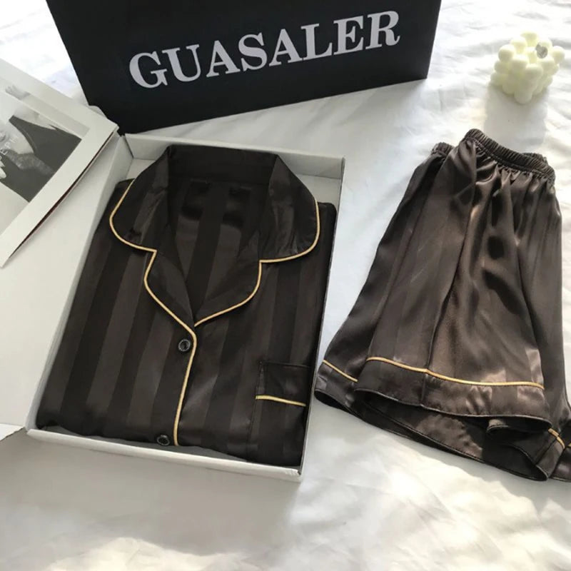 Pyjama femme satiné à rayures avec short