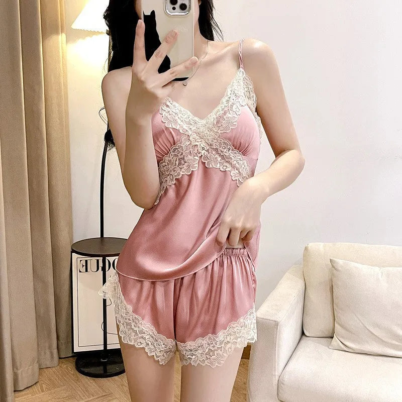 Pyjama femme satiné à dentelle croisée