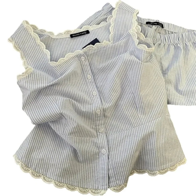 Pyjama femme rayé avec caraco en dentelle et short