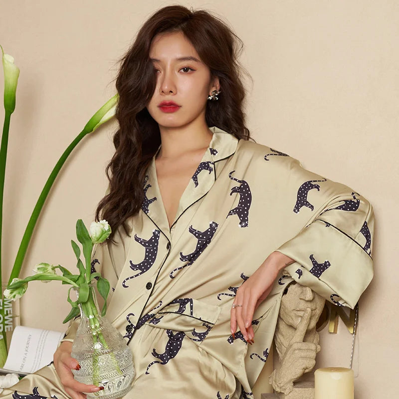 Pyjama femme satiné à imprimé félins