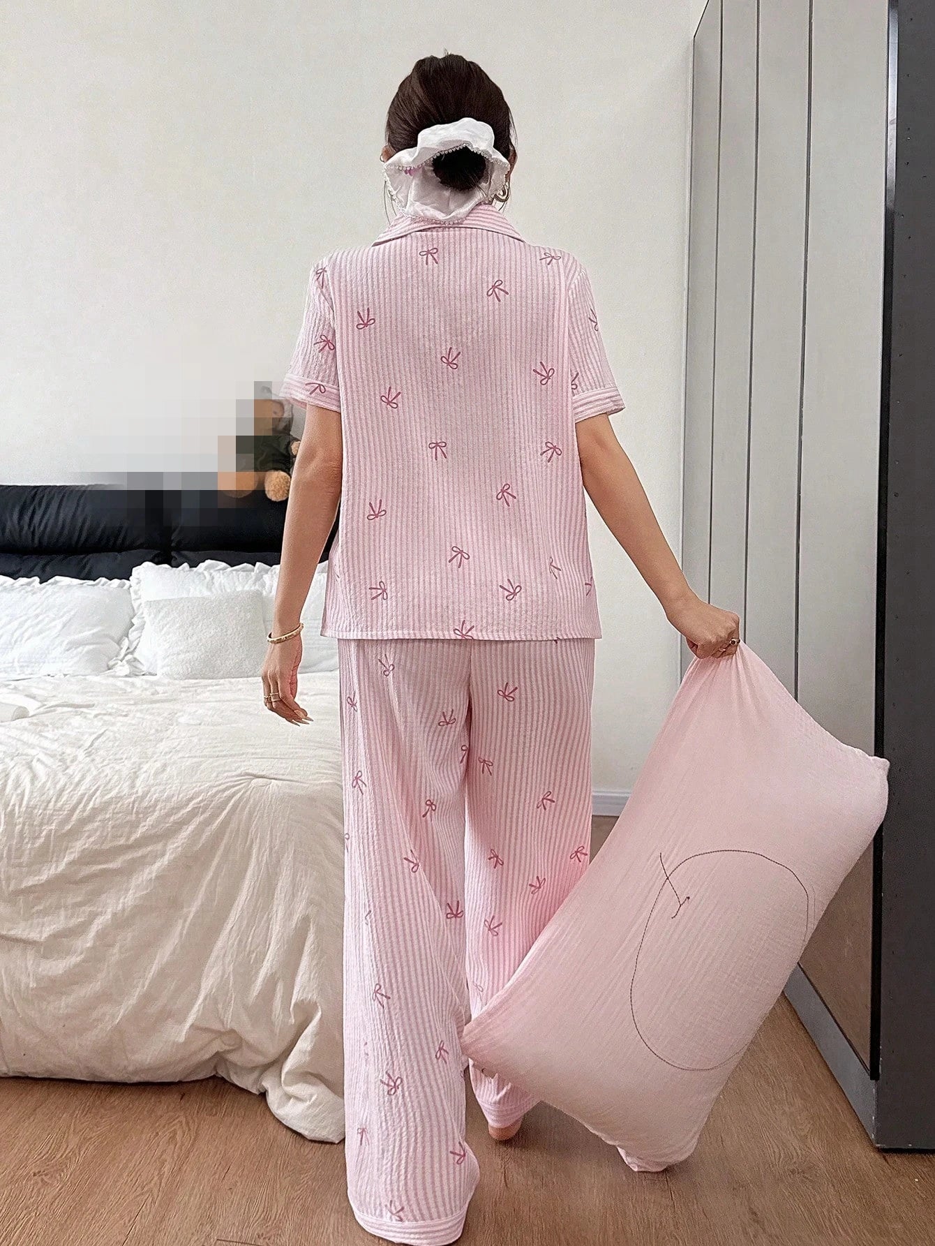 Ensemble pyjama femme rose rayé à petits nœuds