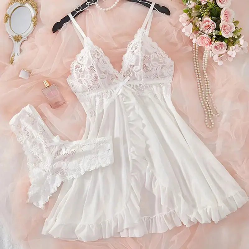 Nuisette femme transparente en dentelle avec string
