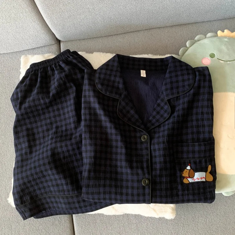 Pyjama femme bleu marine à carreaux avec chien brodé
