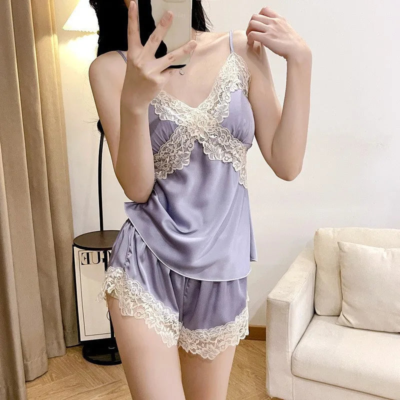 Pyjama femme satiné à dentelle croisée
