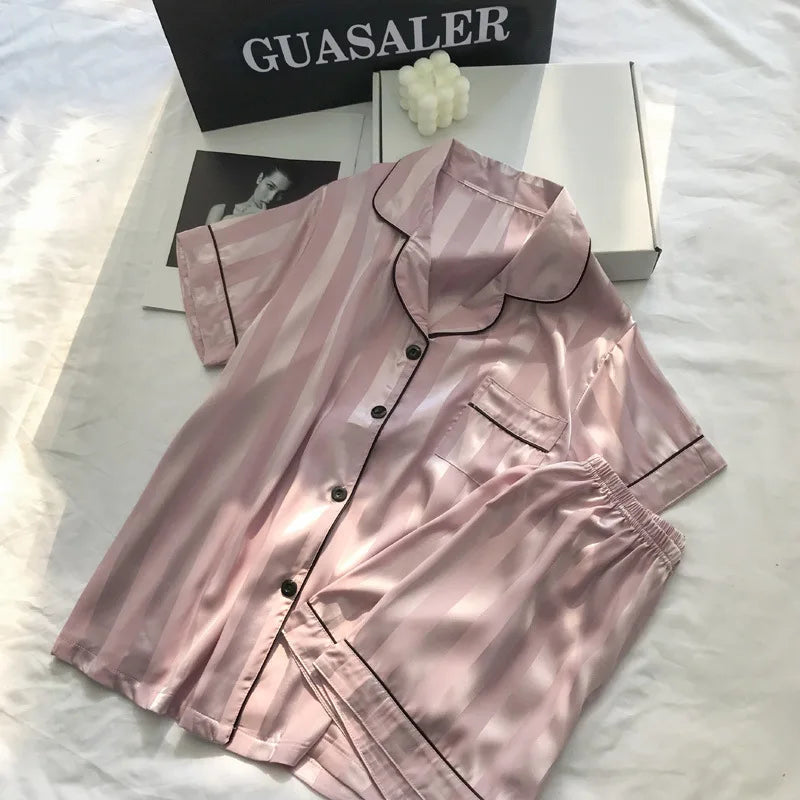 Pyjama femme satiné à rayures avec short