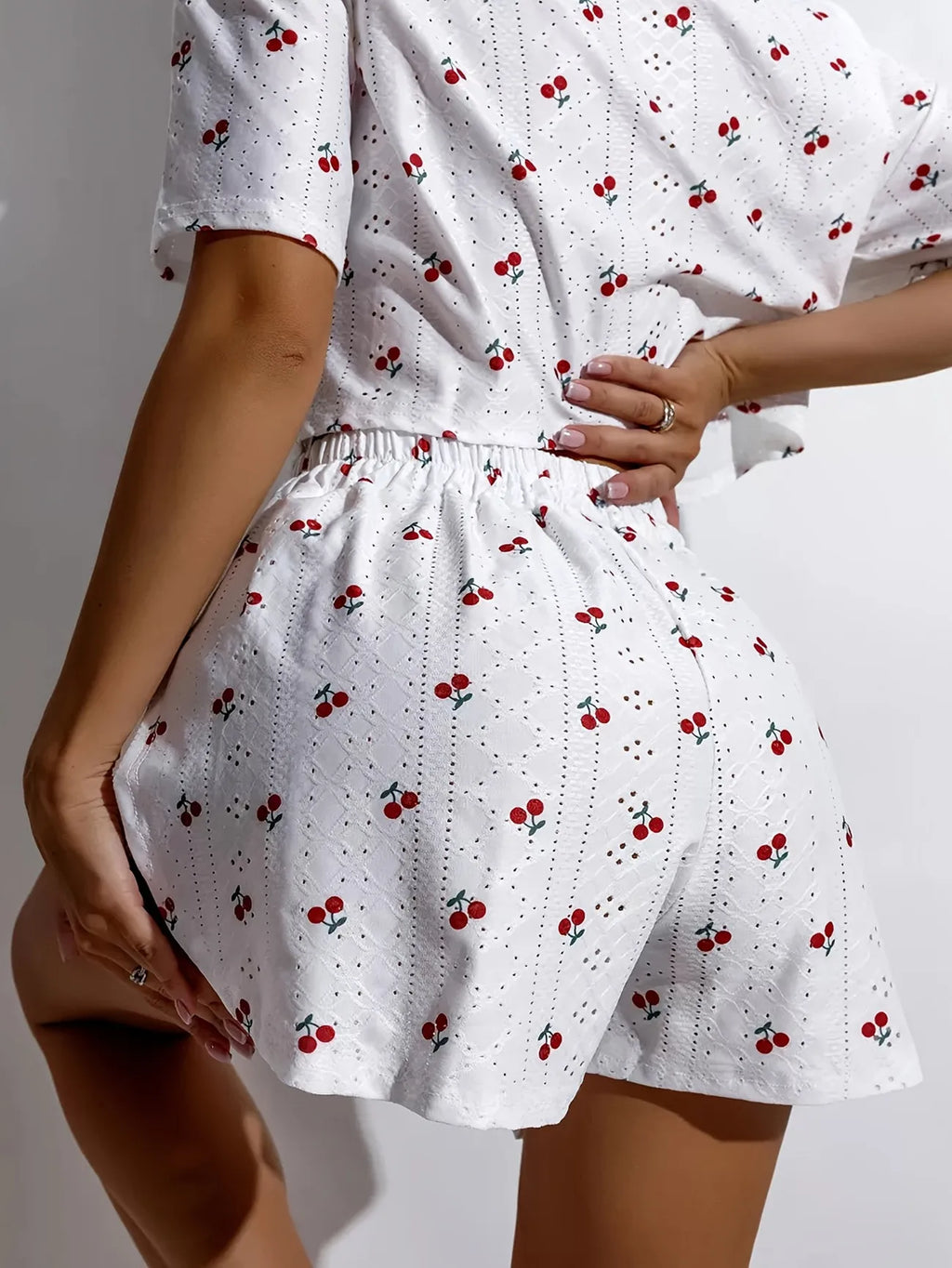 Pyjama short femme à imprimé cœur ou cerise