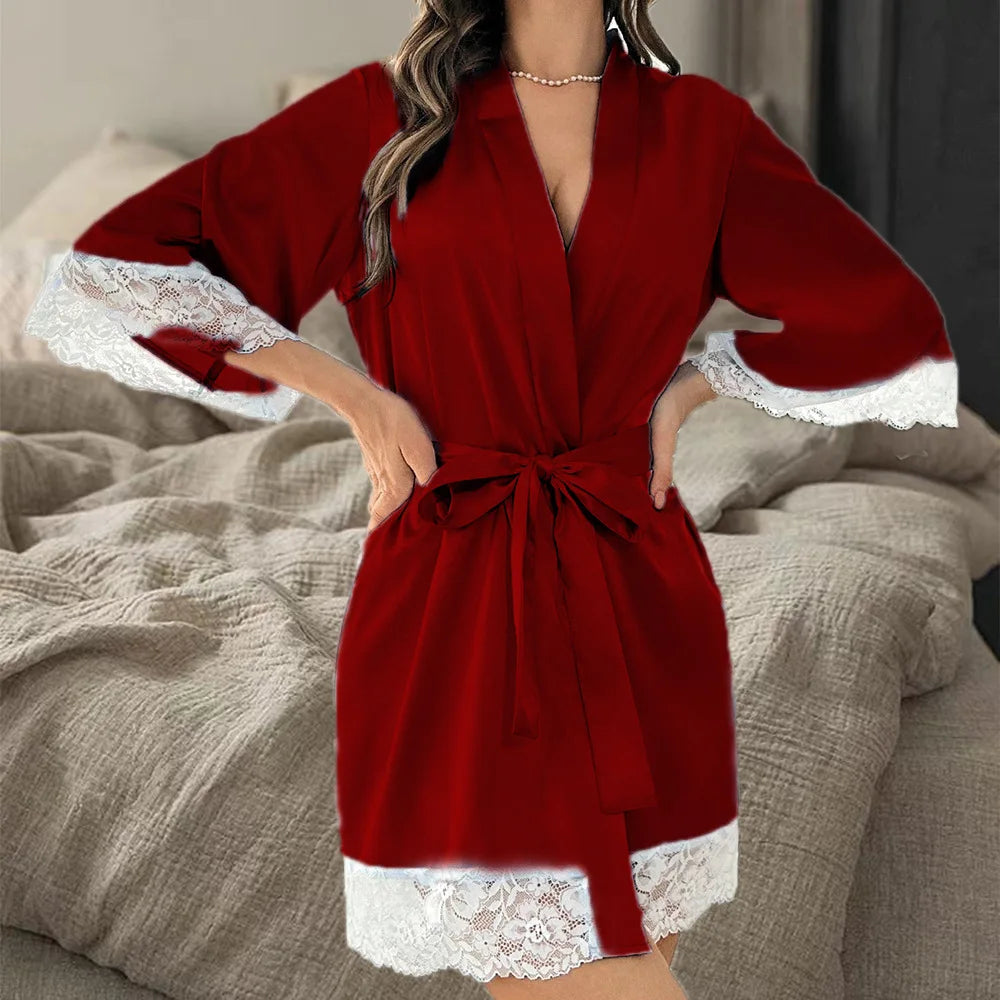 Peignoir femme court en satin et dentelle