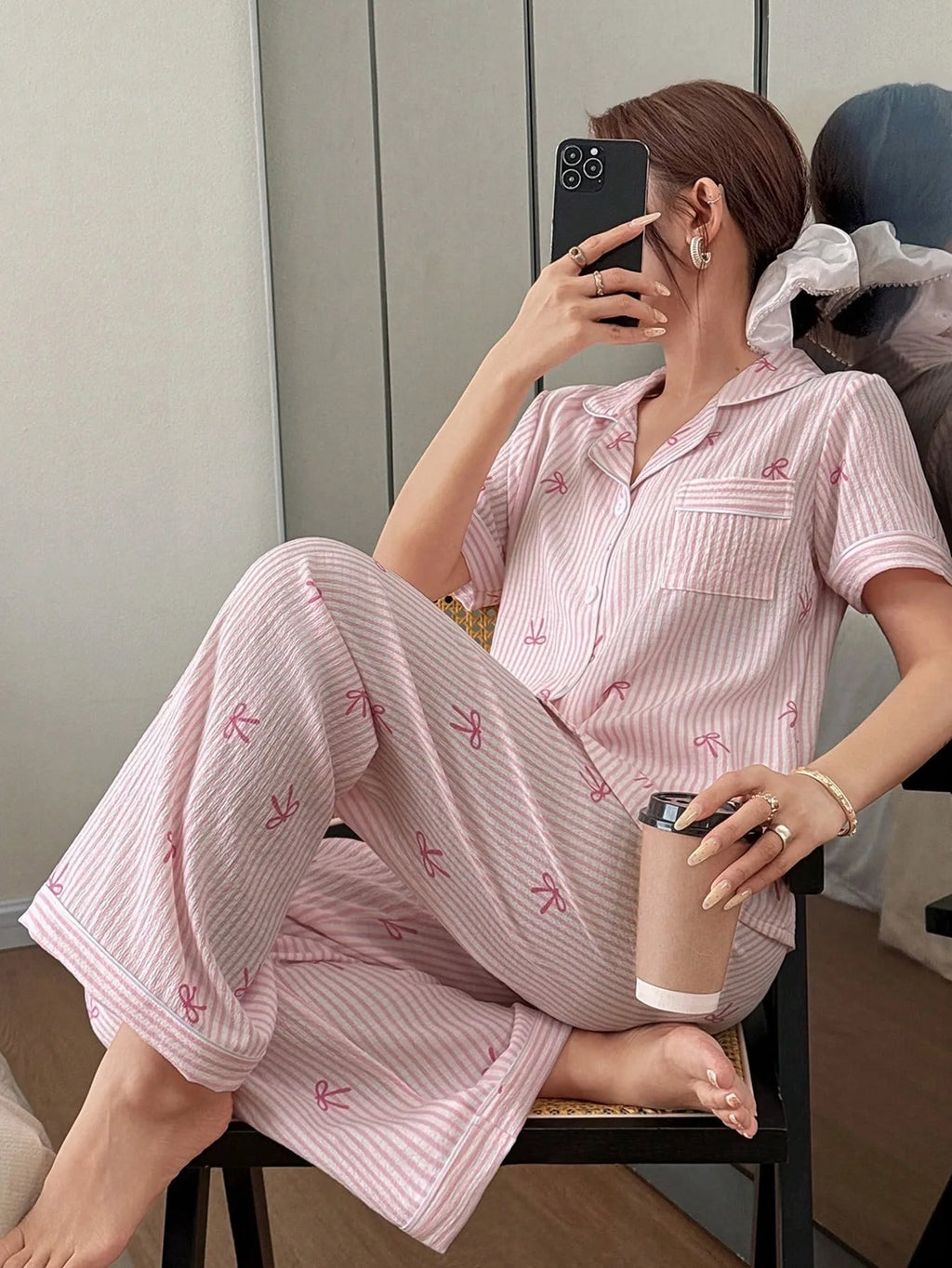 Ensemble pyjama femme rose rayé à petits nœuds