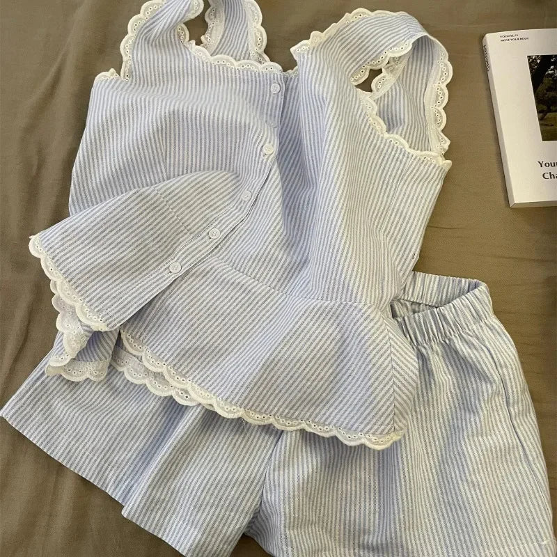 Pyjama femme rayé avec caraco en dentelle et short